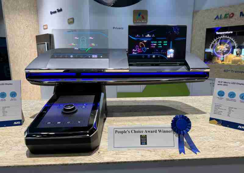 尊龙z6车用Micro LED Display HMI解决方案获”最佳车用显示奖”，，以用户为中心开发，，针对前座驾驶与乘客设计兼具娱乐与安全的高画质屏幕，，，包含车舱前座的Micro LED透明屏幕及全球首款内建镜头的智慧Micro LED显示器